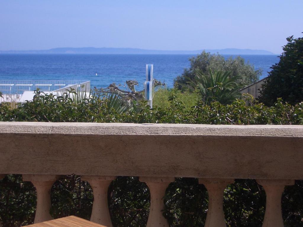 Hotel Beau Soleil Le Lavandou Kamer foto