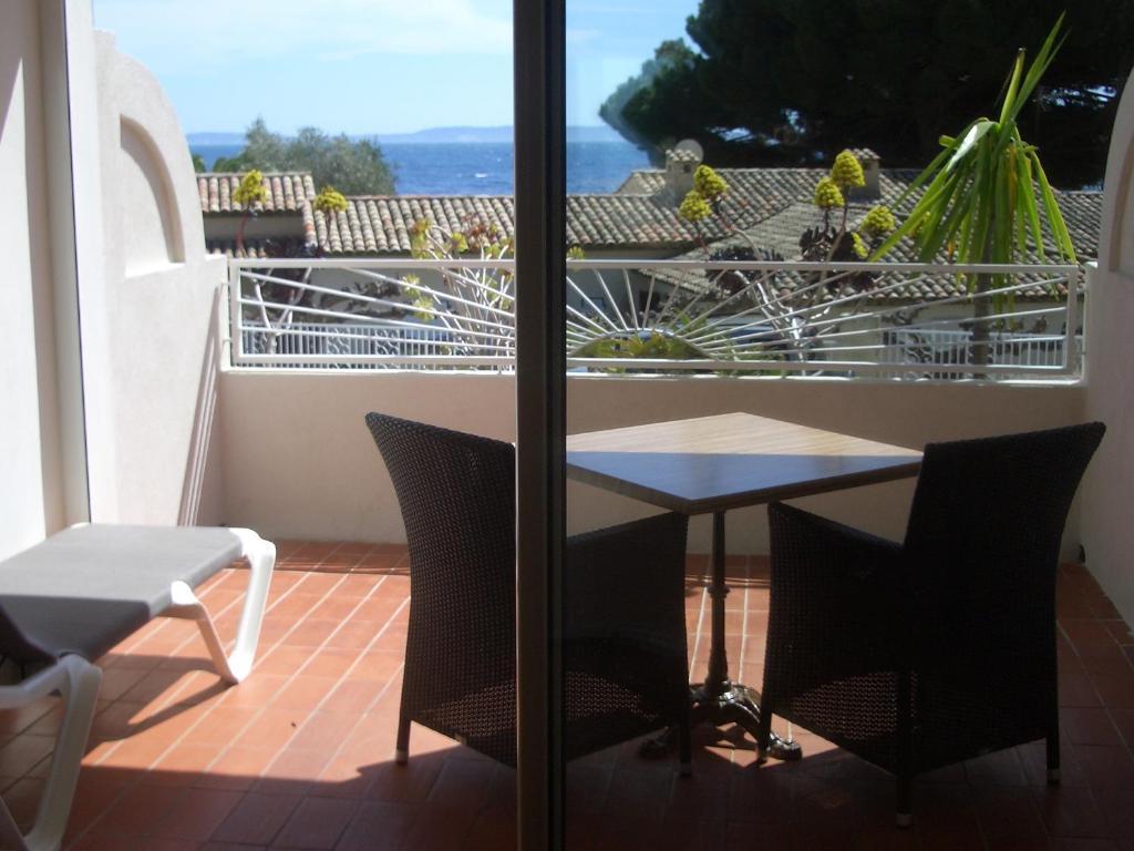 Hotel Beau Soleil Le Lavandou Kamer foto