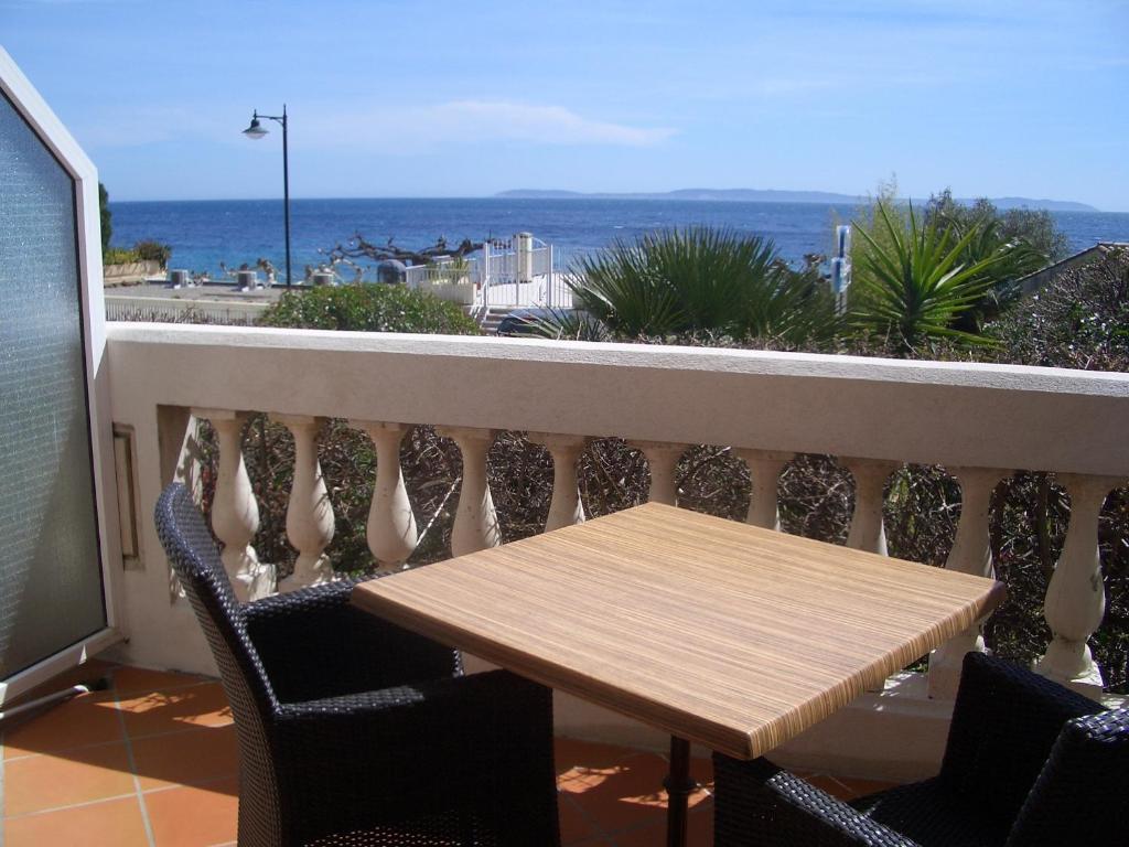 Hotel Beau Soleil Le Lavandou Kamer foto