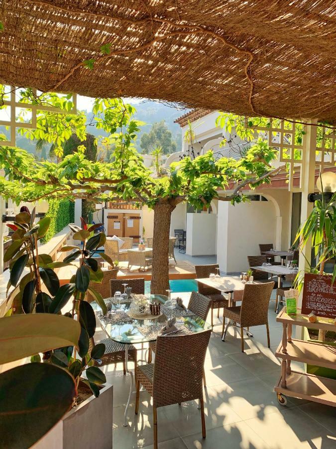 Hotel Beau Soleil Le Lavandou Buitenkant foto